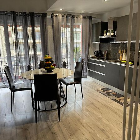 Gorgeous 2 Bedrooms Holiday Apartement Nice Exteriör bild